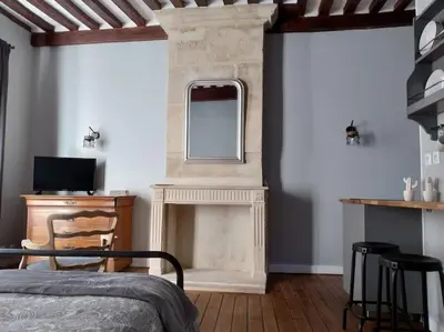 Télévision ou salle de divertissement dans l'établissement Authentique studio au cœur de Bayeux
