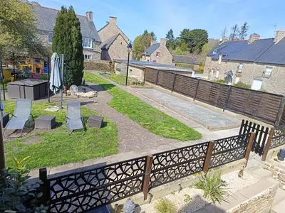 Jardin de l'établissement La baie du Mont Appartement de vacances proche du Mont Saint Michel