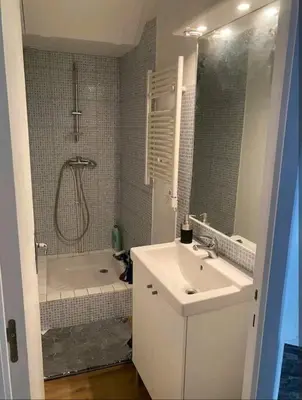 Salle de bains dans l'établissement Le petit atelier, centre-ville, vue rivière