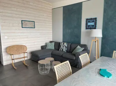 Coin salon dans l'établissement Maison face mer à Pirou Plage