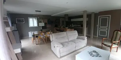 Coin salon dans l'établissement grande maison entière de 120m2