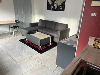 Coin salon dans l'établissement 1 appartement neuf centre flers accès facile proche gare et commodités