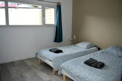 Un ou plusieurs lits dans un hébergement de l'établissement Le perchoir avec vue mer, à 300m de la plage