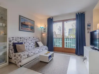 Télévision ou salle de divertissement dans l'établissement Apartment Les Sylvestres-5 by Interhome