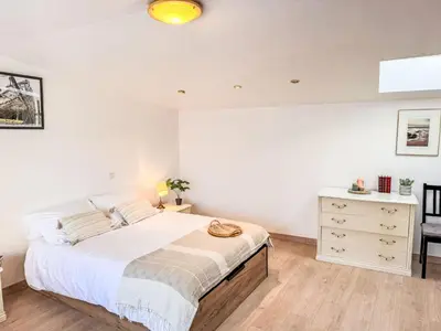 Un ou plusieurs lits dans un hébergement de l'établissement Holiday Home La houle by Interhome