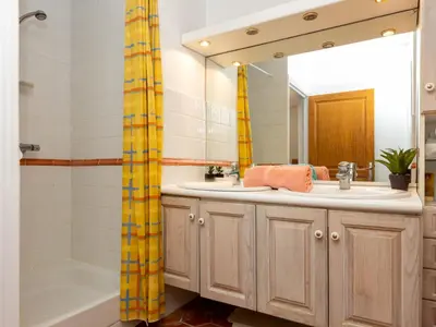 Salle de bains dans l'établissement Holiday Home La houle by Interhome
