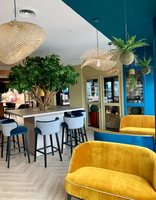 Coin salon dans l'établissement Ambassadeur Hotel - Cherbourg Port de Plaisance