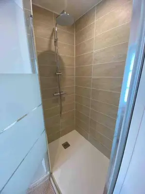 Salle de bains dans l'établissement Chez Flo et Manon