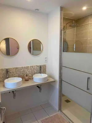 Salle de bains dans l'établissement Chez Flo et Manon