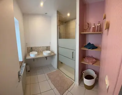 Salle de bains dans l'établissement Chez Flo et Manon