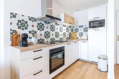 Cuisine ou kitchenette dans l'établissement Les Pieds Dans L'Eau - Appartements 1 et 2 - Vue mer
