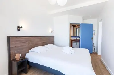Un ou plusieurs lits dans un hébergement de l'établissement Les Pieds Dans L'Eau - Appartements 1 et 2 - Vue mer