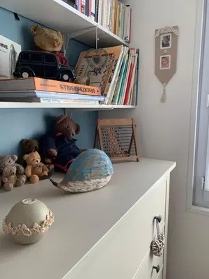 Bibliothèque dans la maison de vacances