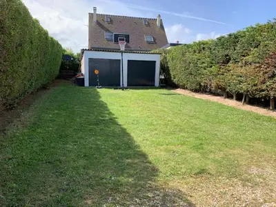 Jardin de l'établissement Villa de la plage, front de mer, Juno beach