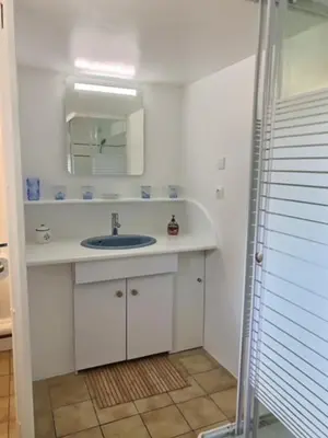 Salle de bains dans l'établissement Villa de la plage, front de mer, Juno beach