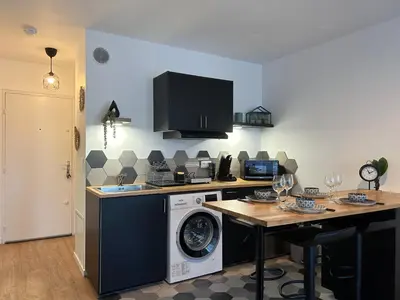 Cuisine ou kitchenette dans l'établissement L'échappée Cabourgeaise