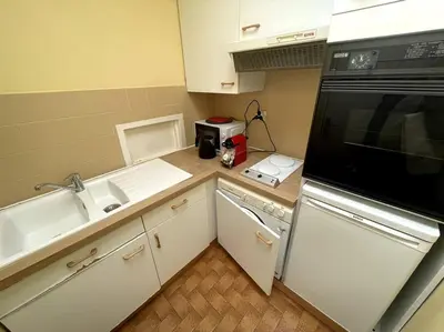 Cuisine ou kitchenette dans l'établissement Tania, Hyper centre-ville de Caen avec parking