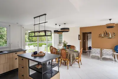 Cuisine ou kitchenette dans l'établissement Le clos de la Roche Angevin - Charmante maison 6 voyageurs