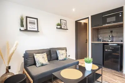 Cuisine ou kitchenette dans l'établissement La villa MaRisKa et son SPA