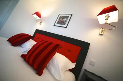 Un ou plusieurs lits dans un hébergement de l'établissement Hotel Restaurant Le Lion d'Or