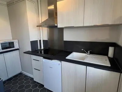 Cuisine ou kitchenette dans l'établissement Studio cabine avec parking près de la plage - FR-1-487-353