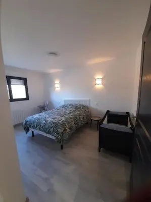 Un ou plusieurs lits dans un hébergement de l'établissement maison neuve a 1 km de la plage