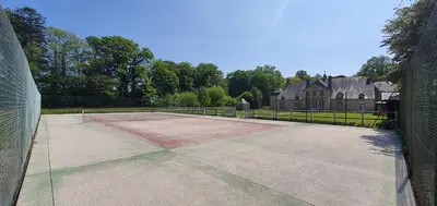 Tennis ou squash au sein de le B&B/chambre d'hôtes ou à proximité