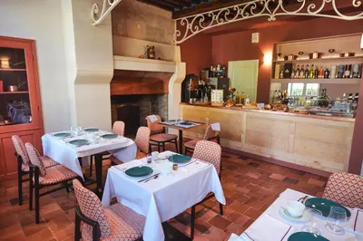 Coin salon dans l'établissement Château Hôtel - Domaine de Coeurmandie