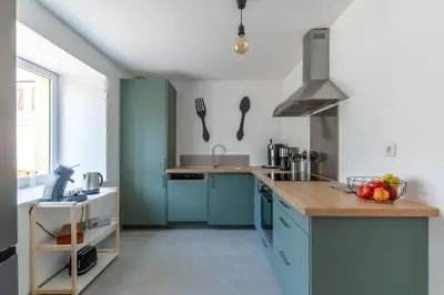 Cuisine ou kitchenette dans l'établissement Gîte du Tilleul - Maison climatisée pour 8 voyageurs