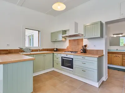 Cuisine ou kitchenette dans l'établissement Studio Le laizon 1 by Interhome