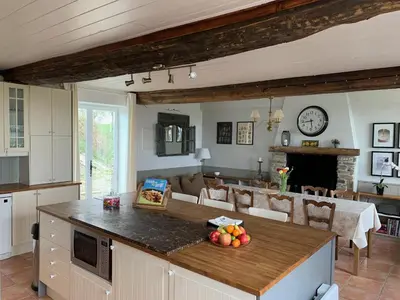 Cuisine ou kitchenette dans l'établissement Entire Farm House stay, La Gérouardière