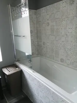 Salle de bains dans l'établissement Jolie maison en pierre proche centre-ville