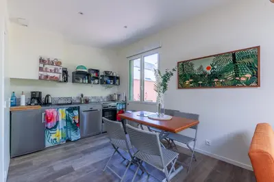 Cuisine ou kitchenette dans l'établissement La Halte des Miquelots - Appt avec jardin