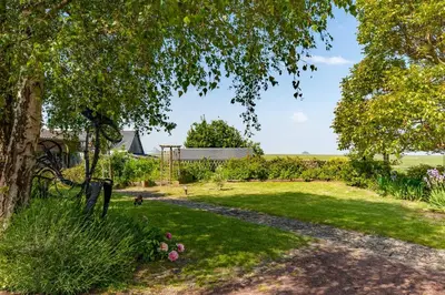 Jardin de l'établissement La Halte des Miquelots - Appt avec jardin