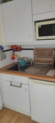Cuisine ou kitchenette dans l'établissement Studio avec vue sur mer à Granville. Plage à 3 min