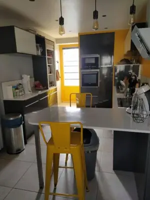 Cuisine ou kitchenette dans l'établissement Jolie maison en pierres au calme dans un charmant village aux portes de Bayeux