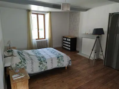 Un ou plusieurs lits dans un hébergement de l'établissement Jolie maison en pierres au calme dans un charmant village aux portes de Bayeux