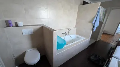 Salle de bains dans l'établissement Jolie maison en pierres au calme dans un charmant village aux portes de Bayeux