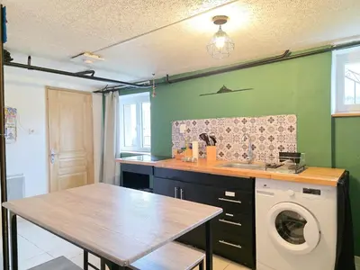 Cuisine ou kitchenette dans l'établissement Aux Berges Du Mont - Parking, 10 min Mont-Saint-Michel & Jardin