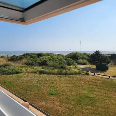 Duplex en front de mer avec balcon à Merville-Franceville-Plage - FR-1-465-99