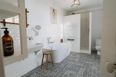 Salle de bains dans l'établissement La Maison Pelloquin