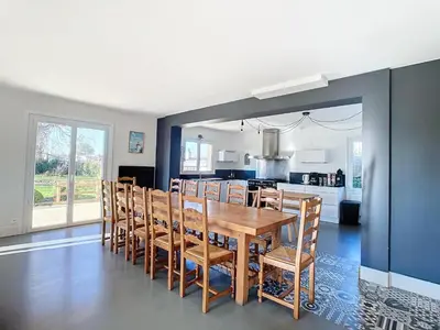 Cuisine ou kitchenette dans l'établissement Maison de vacances en famille