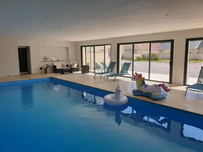 Piscine de l'établissement La Ferme de Barville & SPA ou située à proximité