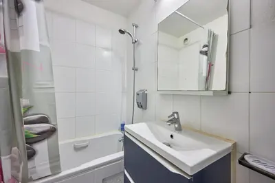 Salle de bains dans l'établissement Galys - Appt à 1 km de la plage