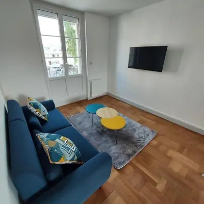 Télévision ou salle de divertissement dans l'établissement Appartemement F2 refait à neuf hyper centre