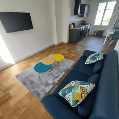 Télévision ou salle de divertissement dans l'établissement Appartemement F2 refait à neuf hyper centre