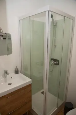 Salle de bains dans l'établissement Joli appartement F2 plein centre Coutances
