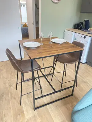 Cuisine ou kitchenette dans l'établissement Joli appartement F2 plein centre Coutances