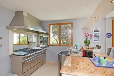Cuisine ou kitchenette dans l'établissement Les Mouettes - Maison vue mer
