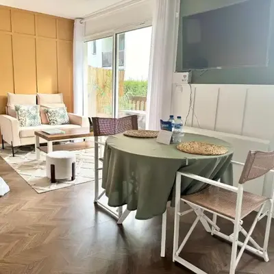 La Petite Oasis - pour 2pers - 2km du Centre Juno Beach et plage du Débarquement - 10min à pieds du centre ville & de la plage - balcon - exposition sud - stationnement & wifi gratuits